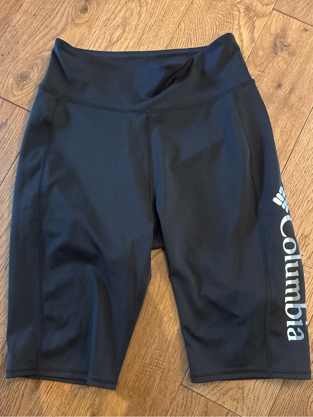 Columbia black womens biker shorts. 20 inches in length